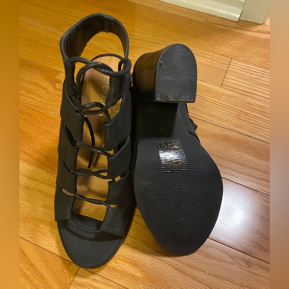 Le Chateau size 7.5 black suede sandals/ Like New - Picture 3 of 4